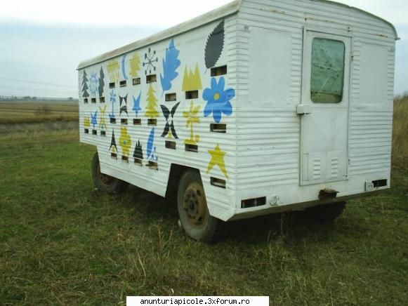 vand pavilion apicol 50 locuri pentru stupi 12rame +cat 1/2, 5000 ron sau schimb cu familii de