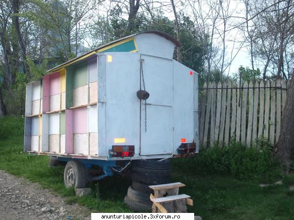 spate cumpar remorca apicola 15 - 18 stupi