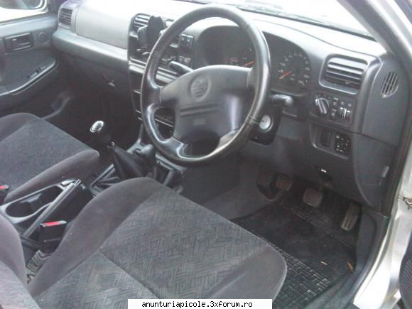 poza 3 fanilii albine