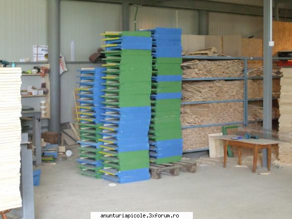 funduri av......cu plasa a la eco sau filiomera, si tabla de 0,6mm fabrica de stupi prisada (lucian