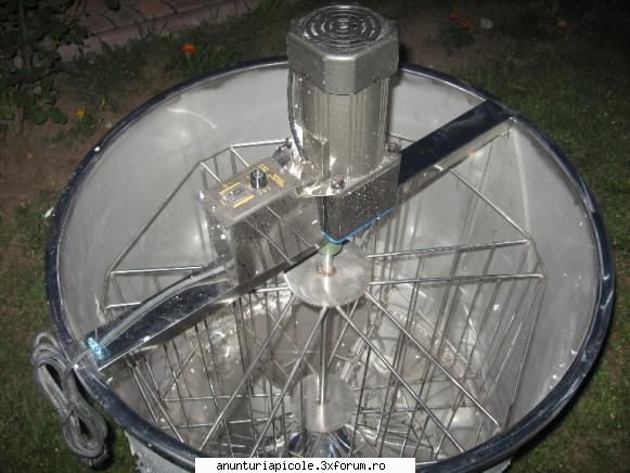 Oferta - CENTRIFUGI - lichidare stoc - Centrifuga inox 6 R electrica rad - 2260 - VANZARI ECHIPAMENTE APICOLE