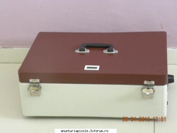 Oferta - ECHIPAMENTE APICOLE - 17 - Incubator electric pt 42 botci - 1900 lei - VANZARI ECHIPAMENTE APICOLE