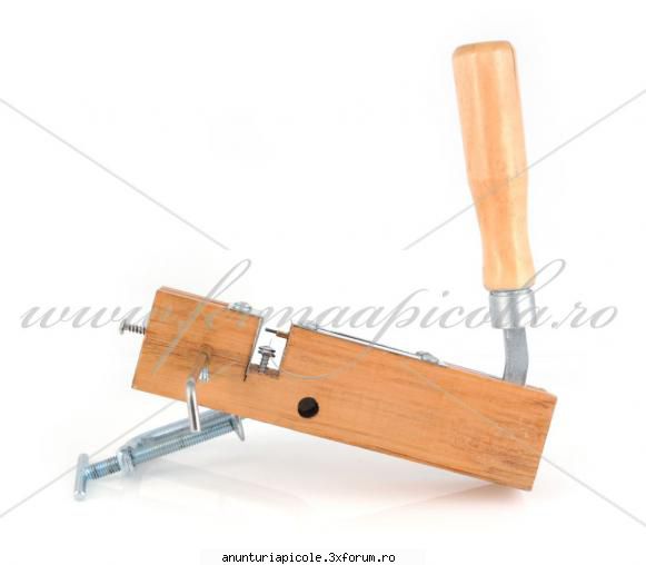 Oferta - ECHIPAMENTE APICOLE - Fagurii din plastic nu au strat de ceara - VANZARI ECHIPAMENTE APICOLE