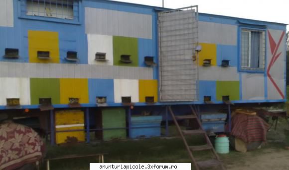 Pavilion apicol - Directia este pe peridoc, roti duble pe spate - VANZARI ECHIPAMENTE APICOLE