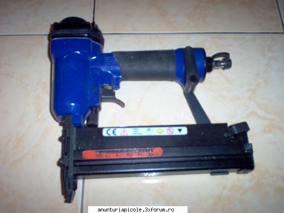 Pistol pneumatic 2in1 capse si cuie Fervi Italia. - Vand pistol pneumatic 2in1 - VANZARI ECHIPAMENTE APICOLE