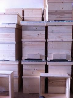 Producator stupi orizontali si verticali - stupi verticali platuiti - VANZARI ECHIPAMENTE APICOLE