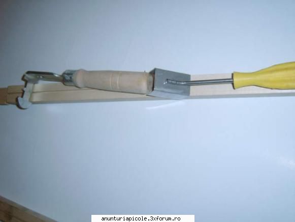 imi pare rau dar nu imi este clar ce care sa mearga si la 220v curent dar si la 12v curent continuu