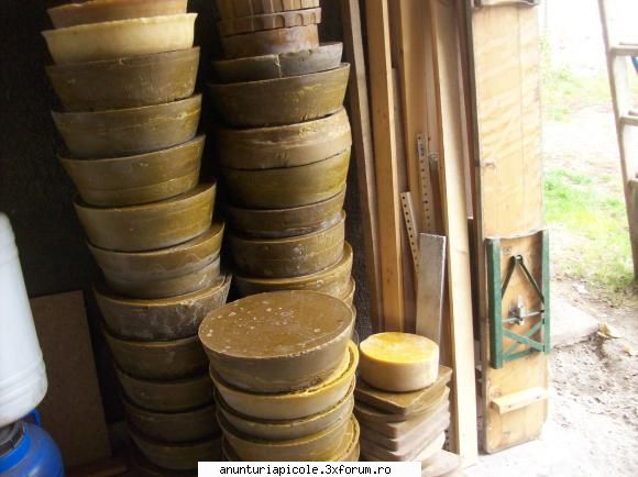 Vand 100 kg ceara - Vand 300 kg ceara, Arad pret 18 lei/kg. Tel - VANZARI PRODUSE APICOLE