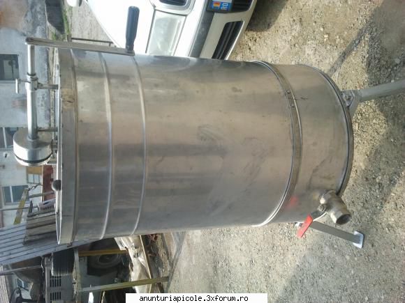 Vand Centrifuga din INOX alimentar cu 2 rame reversibile - DESCRIERE: Actionare - VANZARI ECHIPAMENTE APICOLE