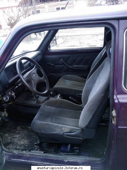 interior vănd lada niva 4x4 din 2003