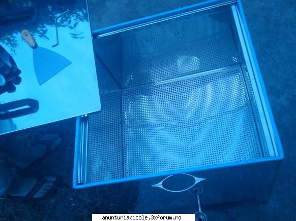 Vand echipament apicol la cele mai avantajoase preturi - Interiorul topitorului - VANZARI ECHIPAMENTE APICOLE