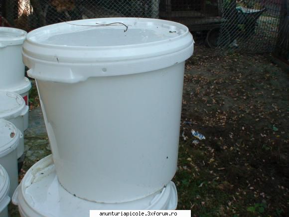 Vind galeti pentru miere - galeti plastic pentru miere capac etans 30litri - VANZARI ECHIPAMENTE APICOLE
