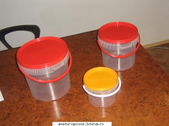 borcane miere si sticlute propolis - toate recipientele mari sunt sub forma - VANZARI ECHIPAMENTE APICOLE