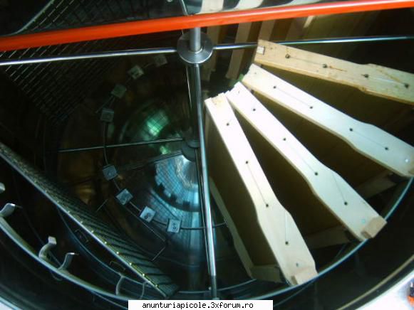cumpar minere stupi si centrifuga - Minere 3,5lei sau 4lei.Centrifuga 3600lei - CUMPARARI ECHIPAMENTE APICOLE