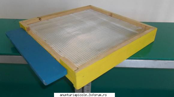 echipament apicol (stupi si componente) - Fond AV 12 rame cu plasa si tabla - VANZARI ECHIPAMENTE APICOLE