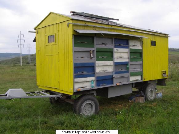 pavilion apicol (33 stupi) - V�nd pavilion apicol cu 33 lazi orizontale - VANZARI ECHIPAMENTE APICOLE