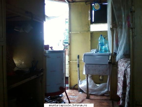 pavilion apicol Stas - Cabina de extractie+ 2 paturi+ dulap si spatii - VANZARI ECHIPAMENTE APICOLE