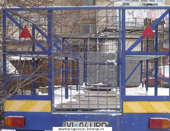v�nd 2005, lungime 6.70 m, 1.80 m, 2,25 m, capacitate 36 stupi verticali �n stelaj, 10 stupi