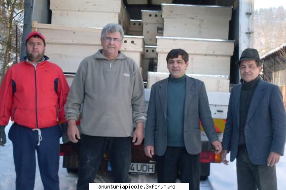 stupi verticali cu fund varoua - Si o fotografie-n grup, la sfarsit - VANZARI ECHIPAMENTE APICOLE