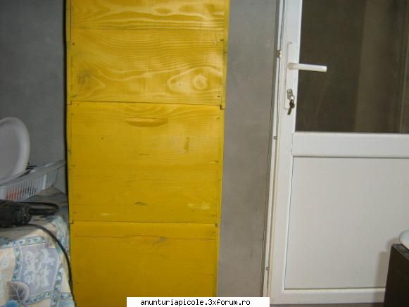 anunt valabil 2famili de albina pe 8 rame si 12 cutila pret de 1500 ron vand 10 stupi noi si 100