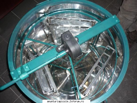 vand centrifuga inox patru rame reversibila - mecanismul electric ..este - VANZARI ECHIPAMENTE APICOLE
