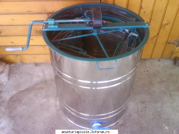 vand centrifuga inox ruseasca - Vand centrifuge inox pentru patru rame - VANZARI ECHIPAMENTE APICOLE