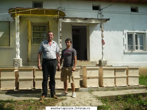 vand lazi stupi noi - un posesor de stupi, doctor oftalmolog din craiova - VANZARI ECHIPAMENTE APICOLE