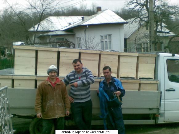 vand lazi stupi noi - stupii lui CLAU - VANZARI ECHIPAMENTE APICOLE