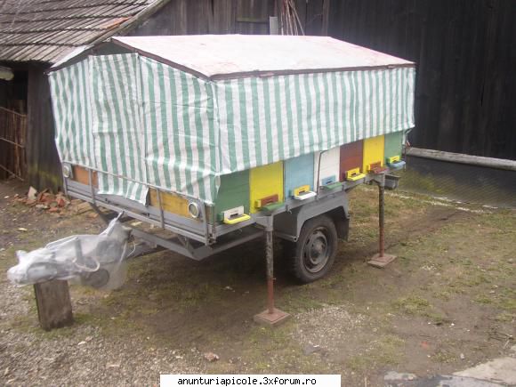 vand remorca - vand remorca specializata transport stupi marca - VANZARI ECHIPAMENTE APICOLE