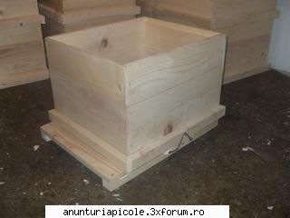vand stupi bio - Stupul pote fi si reversibil cu fund detasabil la - VANZARI ECHIPAMENTE APICOLE