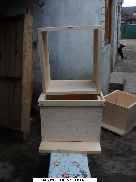 vand stupi verticali pret de criza - golden_bee26 - VANZARI ECHIPAMENTE APICOLE