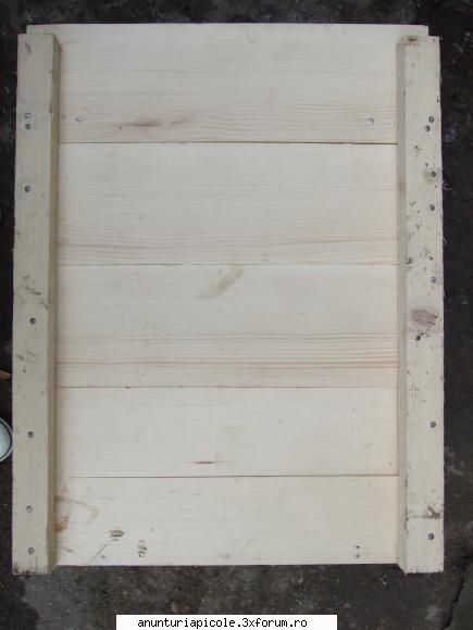 vand stupi verticali pret de criza - fundul cuibului din exterior - VANZARI ECHIPAMENTE APICOLE