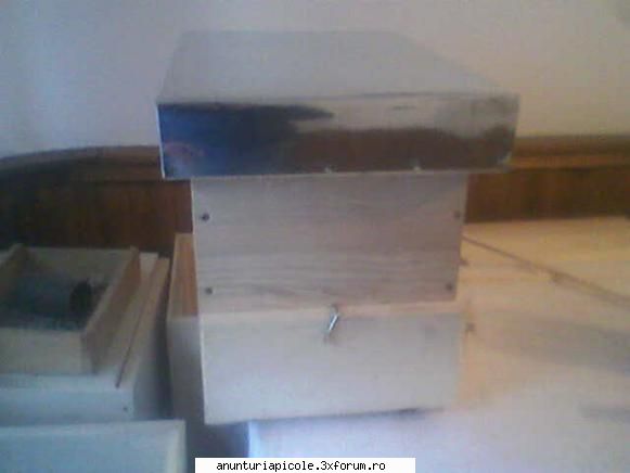 vand stupi verticali pret de criza - golden_bee26 - VANZARI ECHIPAMENTE APICOLE